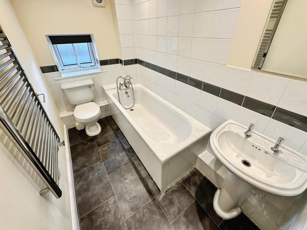 Apartment in Salisbury, St. Paul's - View 5