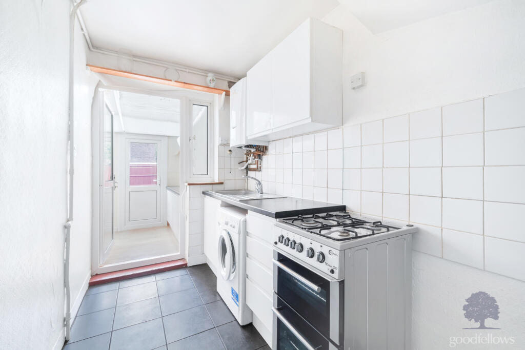 House in Sutton - More