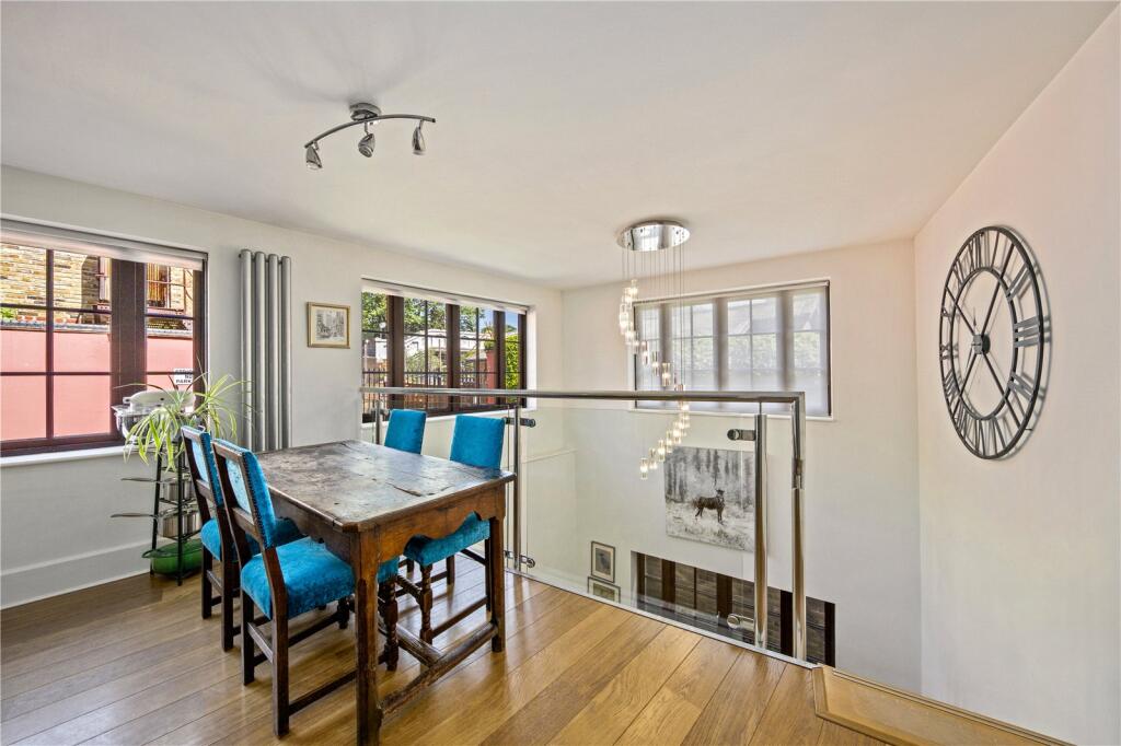 Apartment in Twickenham - More