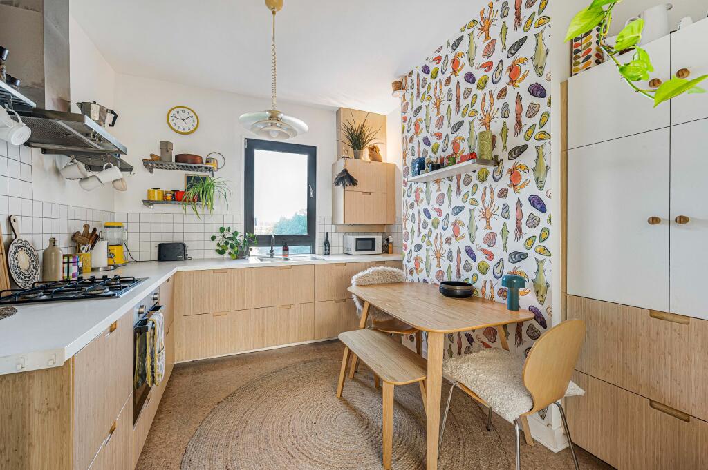 Apartment in Lewes, Newhaven - View 3