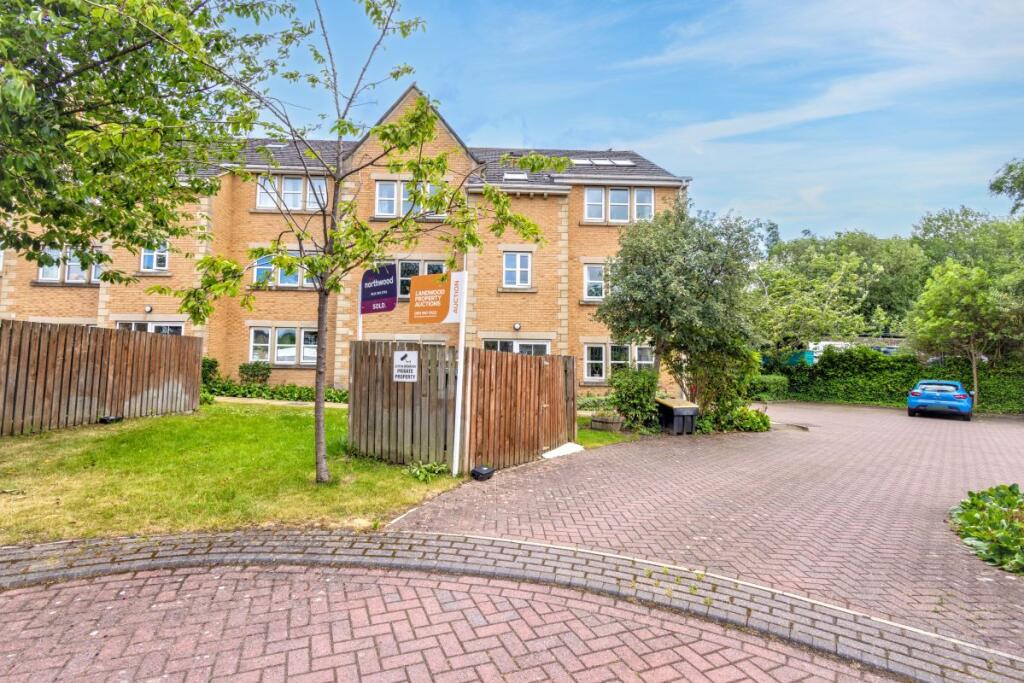 Main image of property: 14 Henshaw Mews, Yeadon, Leeds, West Yorkshire, LS19 7TT