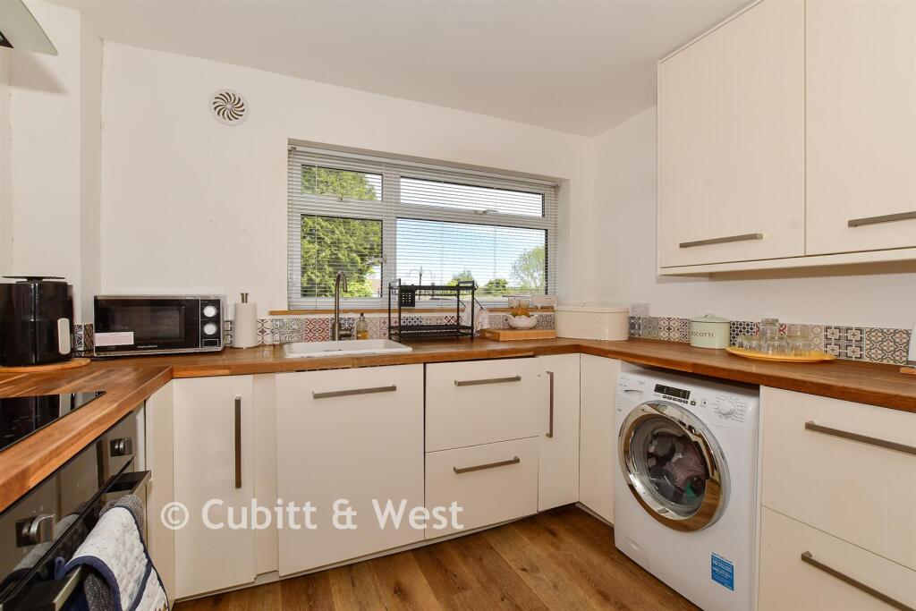 Coulsdon Road, Caterham, Surrey photo 3