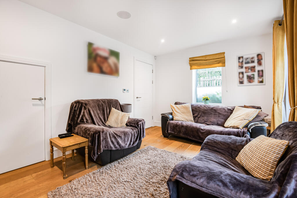 House in St Albans - View 5