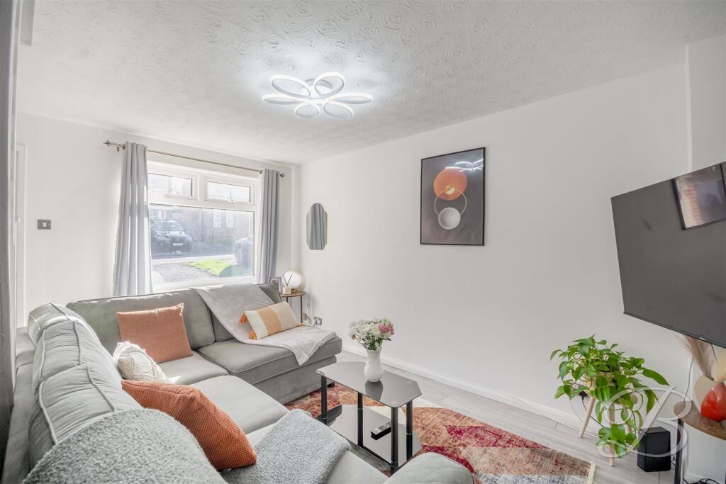House in Chesterfield, Derbyshire - View 3