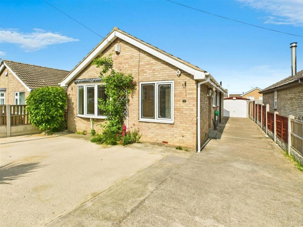 3-bed bungalow on Beverley Garth, Ackworth, Pontefract, WF7, £220,000