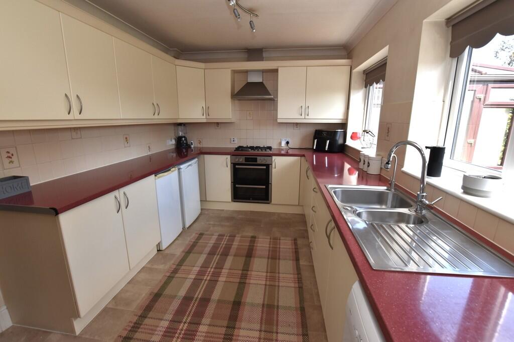 Lucy Lane North, Stanway, Colchester photo 4