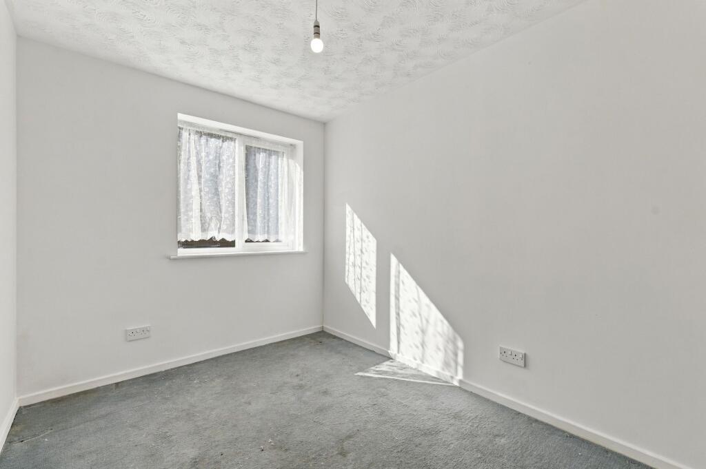 Apartment in Basildon, Essex - View 5
