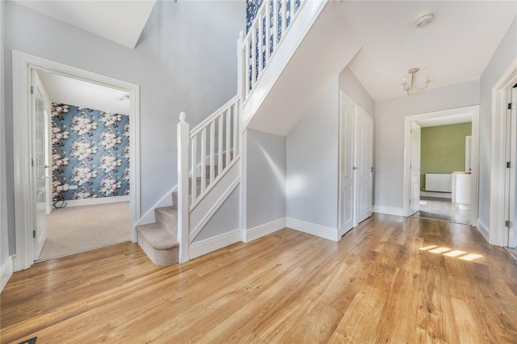 House in Oundle, North Northamptonshire - View 2