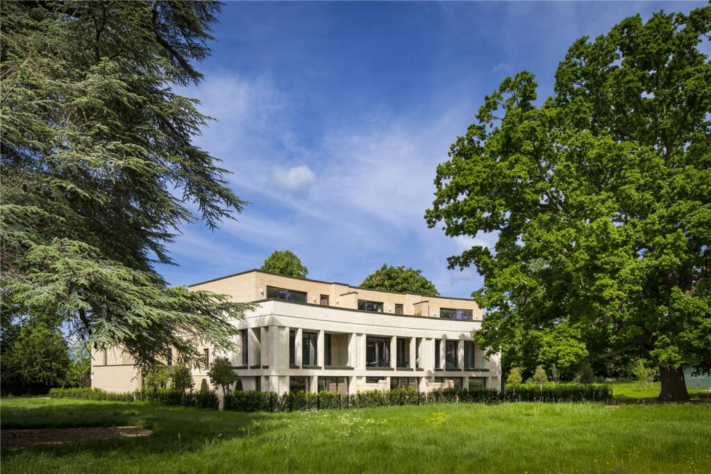 Main image of property: The Crescent, Elms Road, Thame, Oxfordshire, OX9