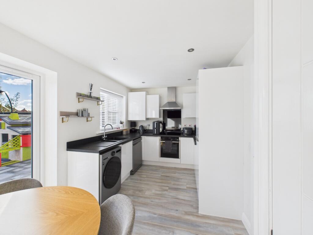 Lumley Avenue, Kingswood, Hull, HU7 3GX photo 4