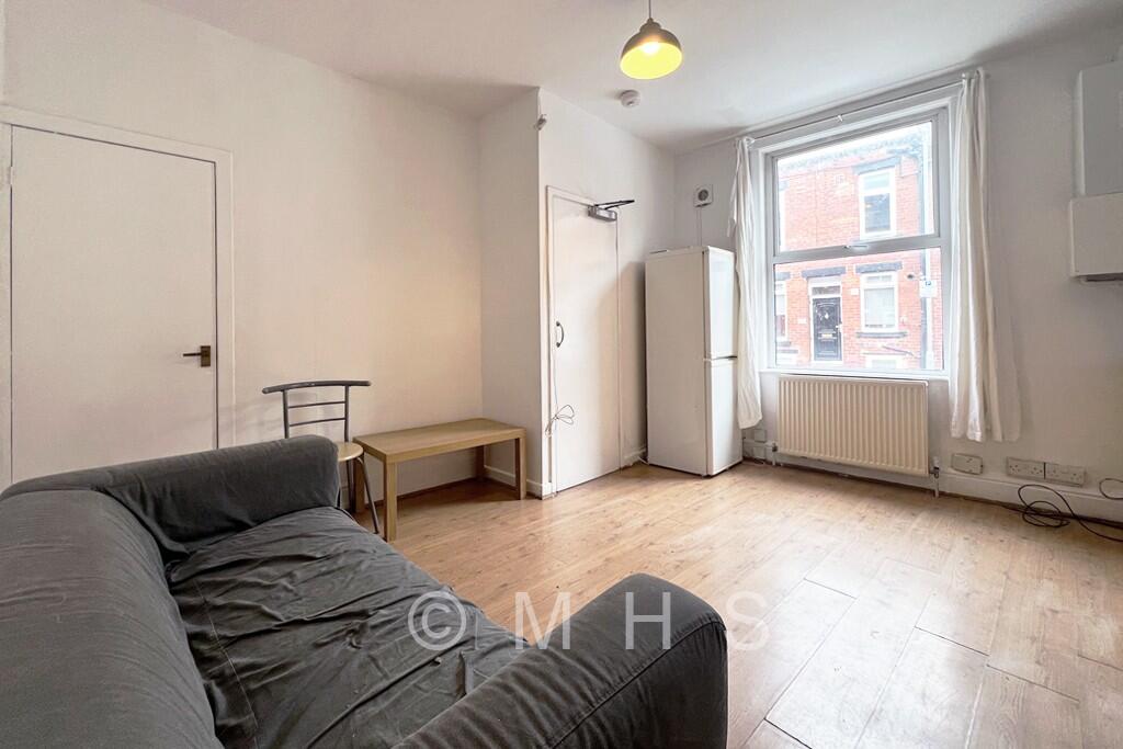House in Leeds, Hyde Park - View 3
