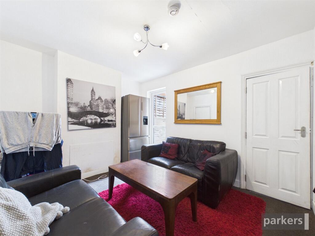 Pitcroft Avenue, Reading, Berkshire, RG6 photo 4