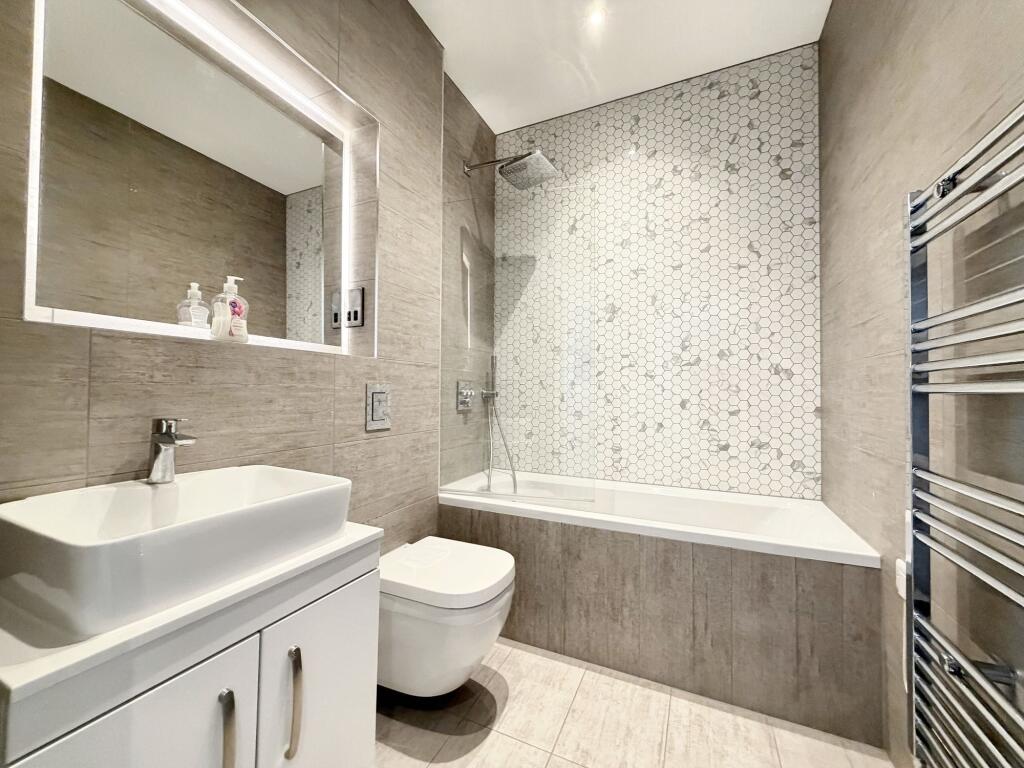Apartment in Southall - View 4