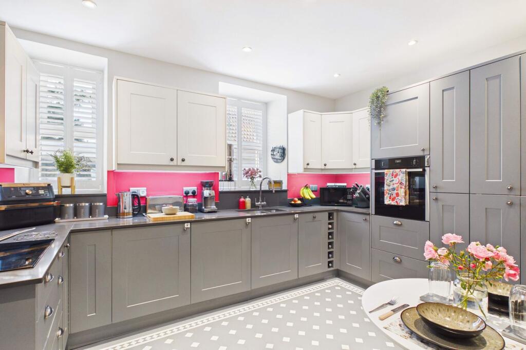 House in Kirkcaldy, Fife - More