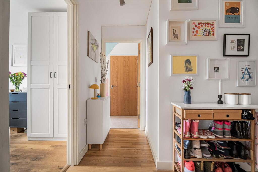 Apartment in London - View 5