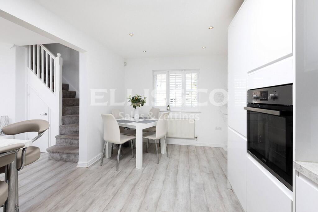 House in London, Grahame Park, Mill Hill - More