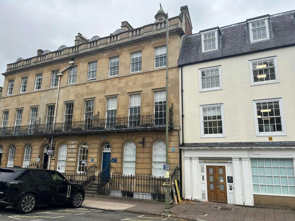 Main image of property: 34 St Giles, Oxford, OX1 3LD - Freehold For Sale, Oxford, OX1 3LD
