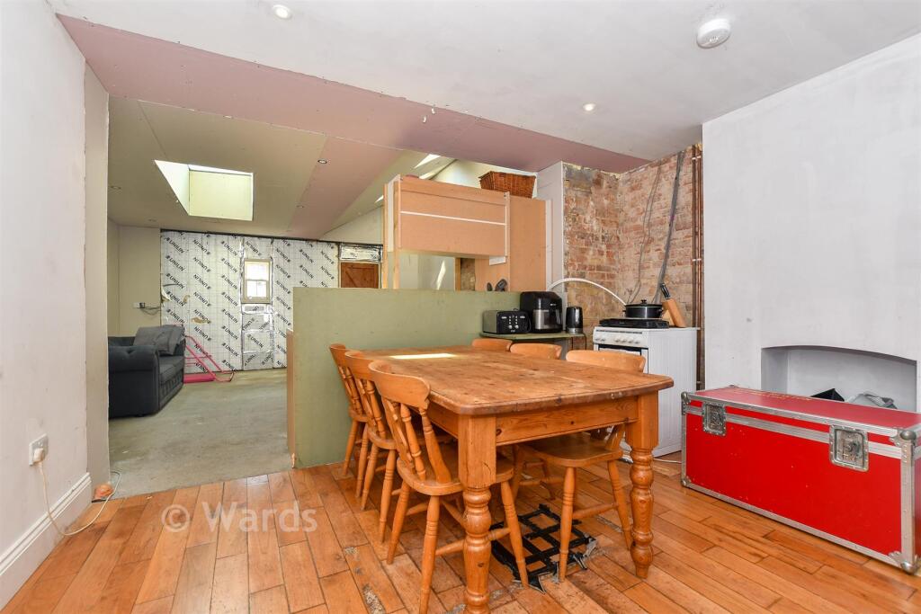 House in Ashford, Willesborough - More