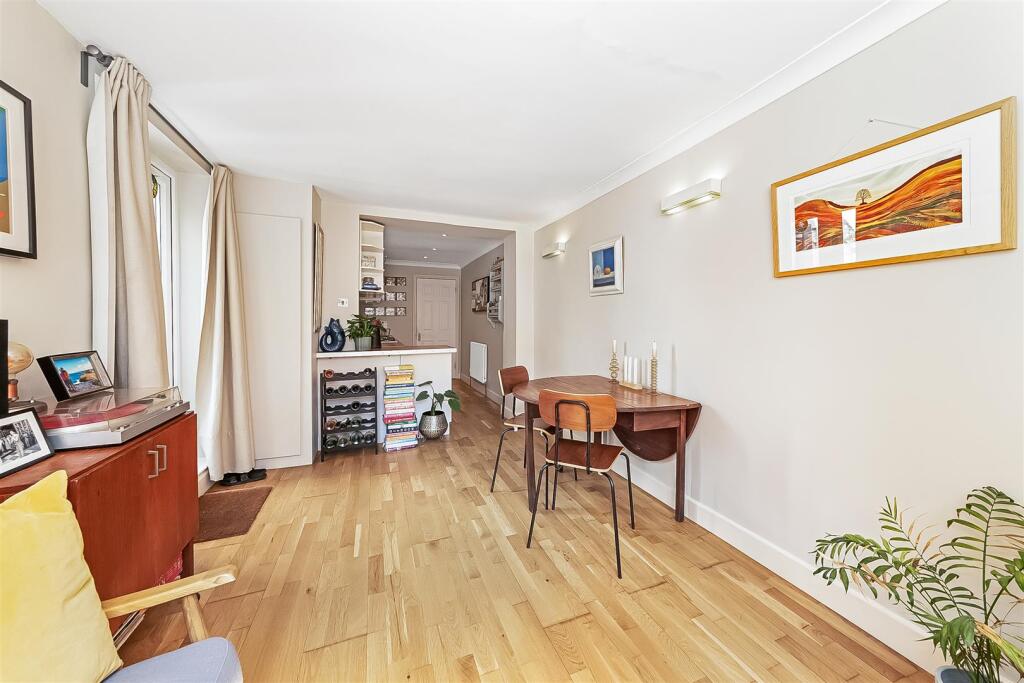 Apartment in London, Cossall Estate, Peckham - View 4