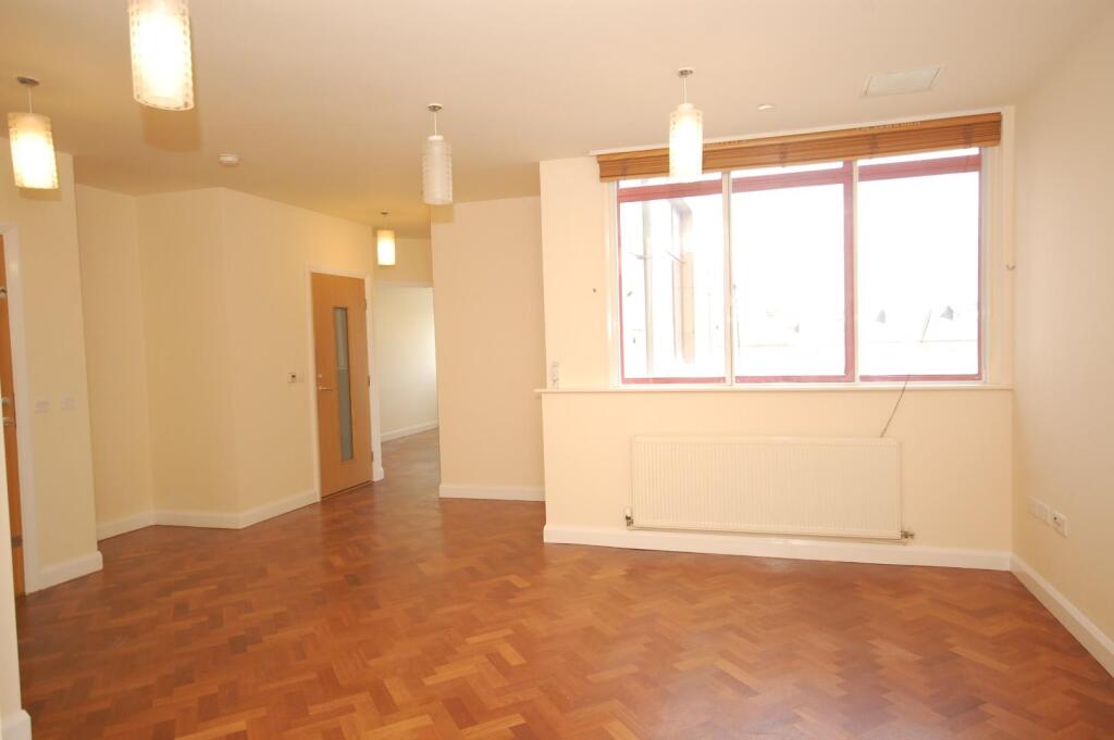 Apartment in Northampton - View 4