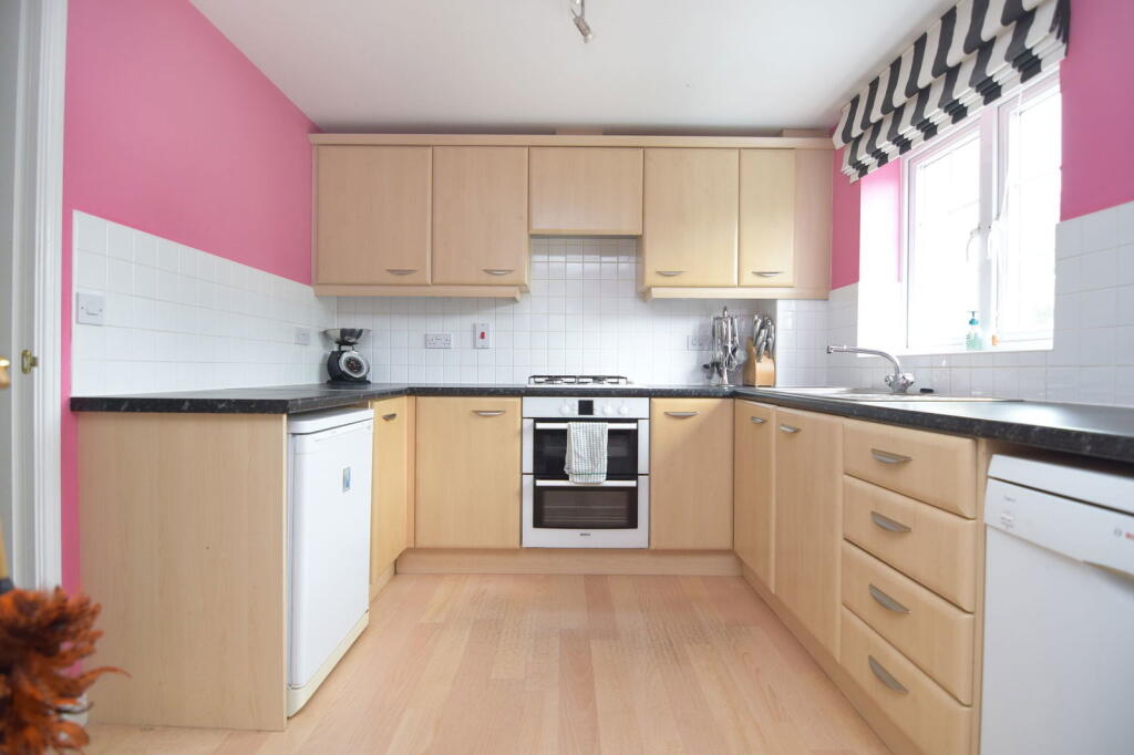Tyrrell Crescent, South Wootton photo 2