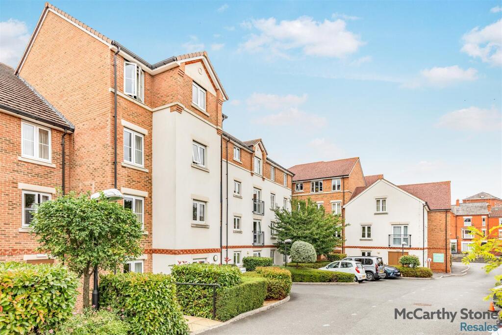 Main image of property: High Street South, Rushden, Northamptonshire, NN10 0FR
