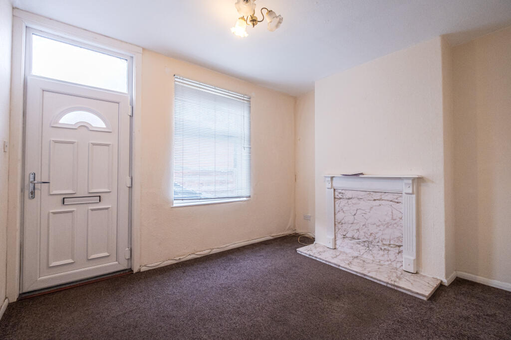 96 Park Road, Chesterfield S40 2JX photo 2
