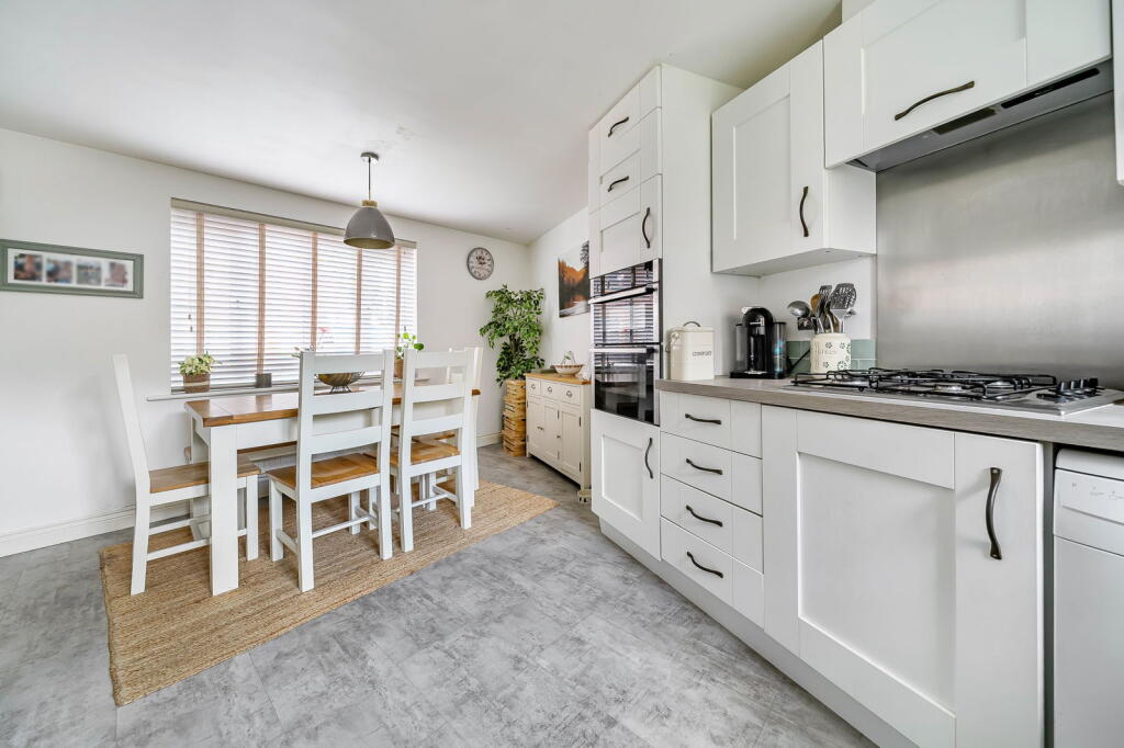 School Close, Basingstoke, RG22 5FY photo 3