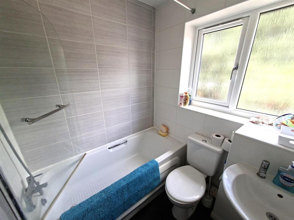 Longford Avenue, Little Billing, Northampton, NN3 photo 4