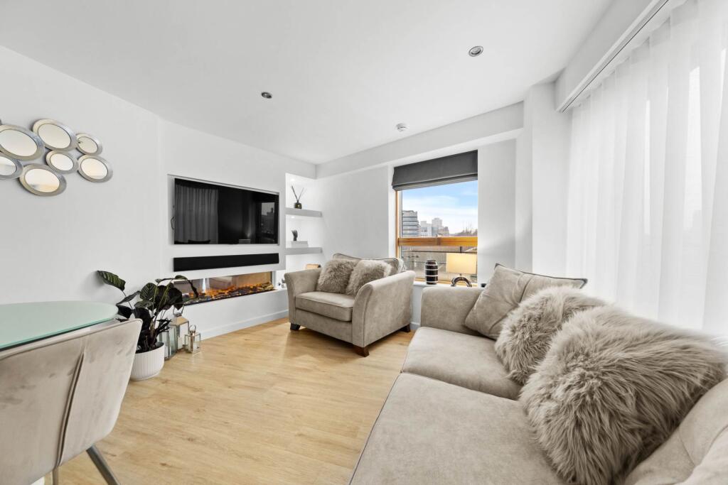 Main image of property: Whitehall Waterfront, 2 Riverside Way.