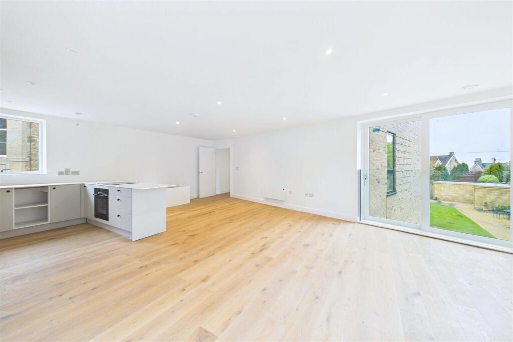 Apartment in Clevedon, Walton Park - View 2