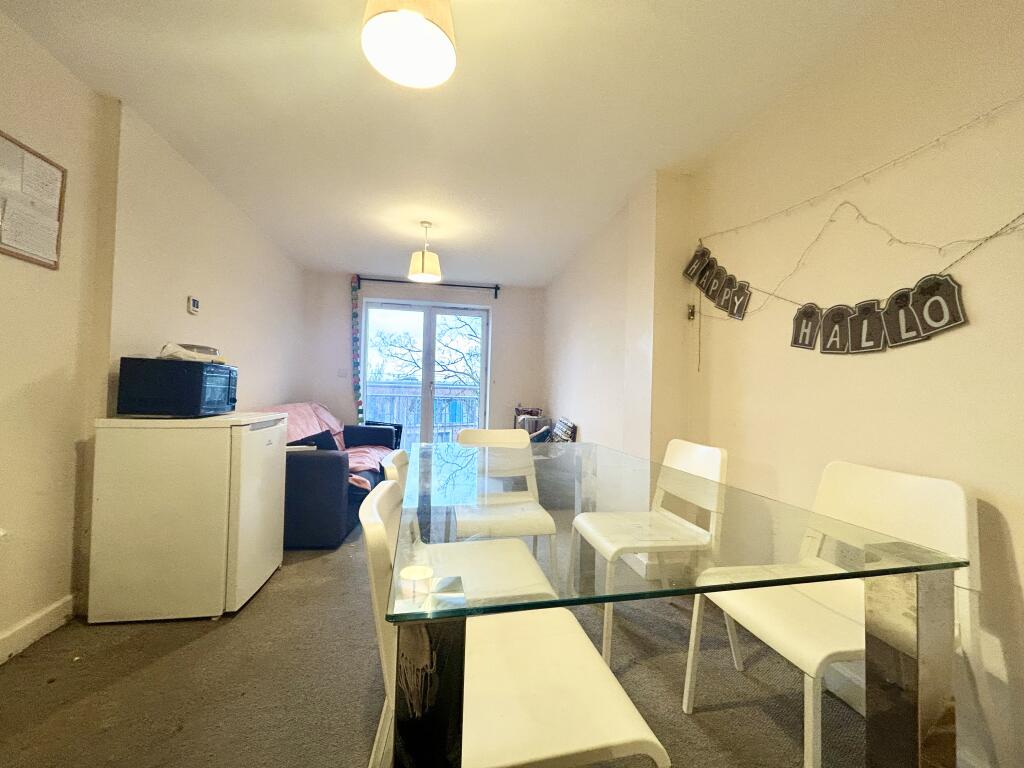 Apartment in Bristol - View 3