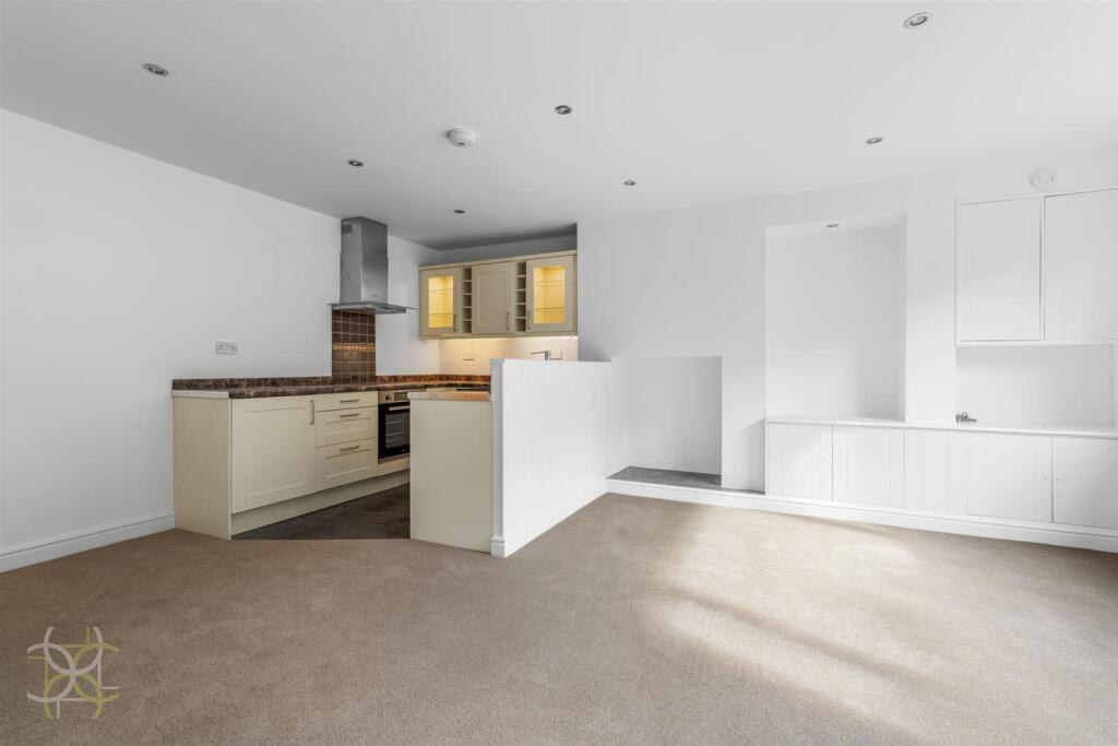 House in Worcester - View 5