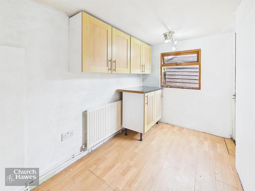 House in Chelmsford, Woodham Ferrers and Bicknacre - More