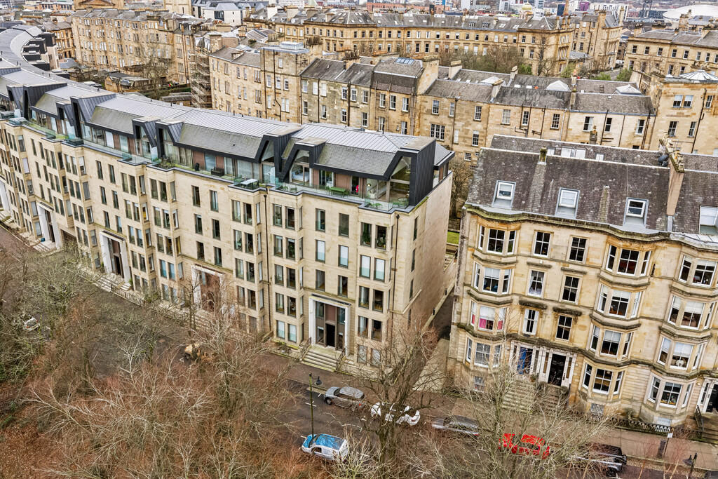 Main image of property: 3/2, 11 Park Quadrant, Park, G3 6BD