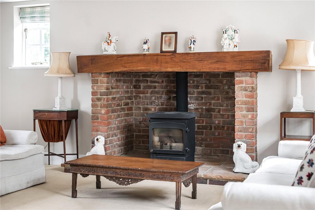 House in Chichester, Fittleworth - More
