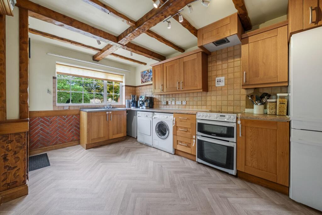 House in Worcester - View 3