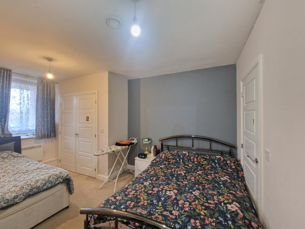 Apartment in Harrow - More