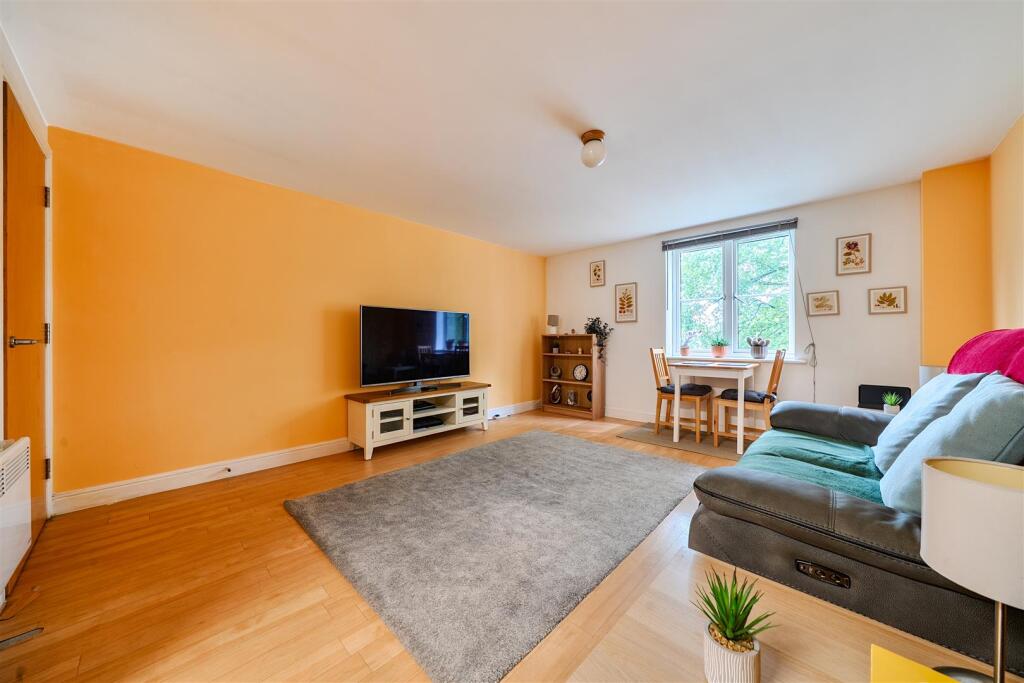 Apartment in Bristol - More