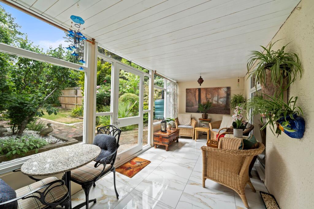House in Sutton - View 5