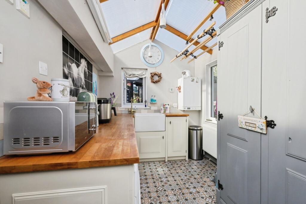 House in Wealden, Red House Farm, Warbleton - More