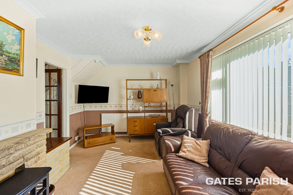 House in Romford - More