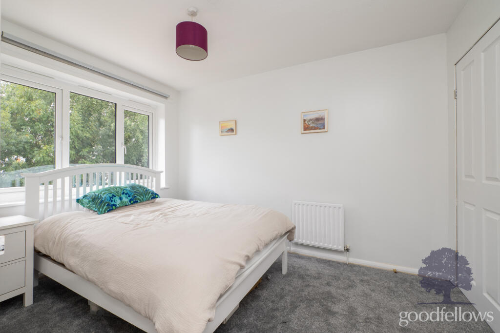 House in Sutton - More