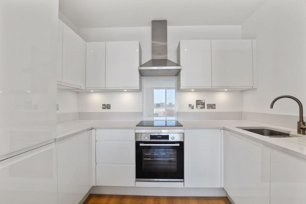 Main image of property: Fleet, Wallis Walk, London, E16