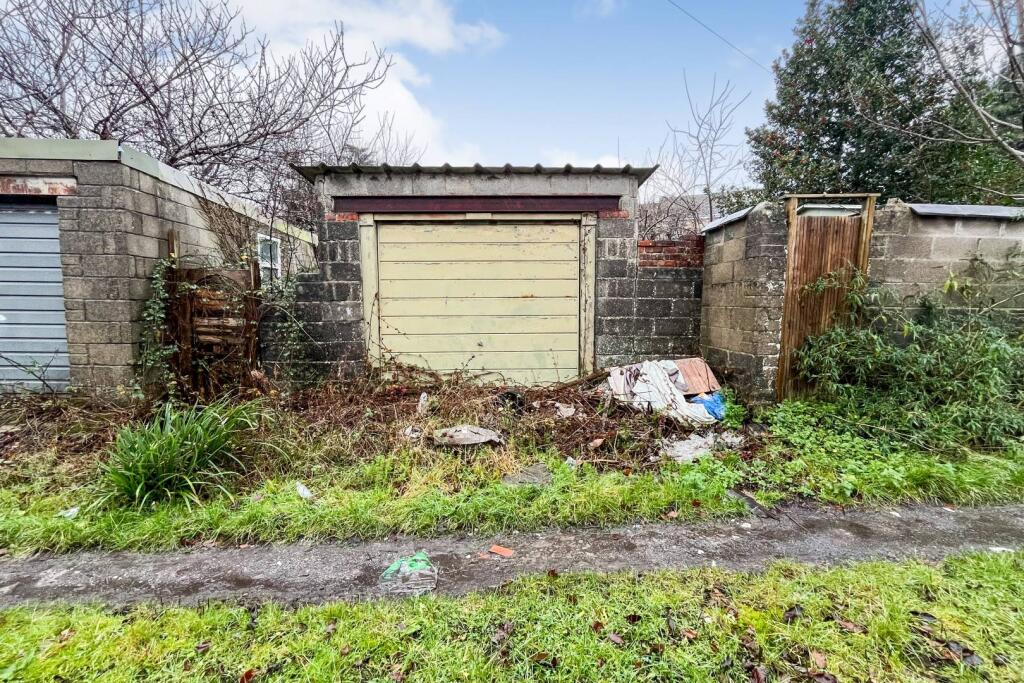 Studio parking on Garage, 23 Penallt Road, Llanelli SA15 1HF, £1