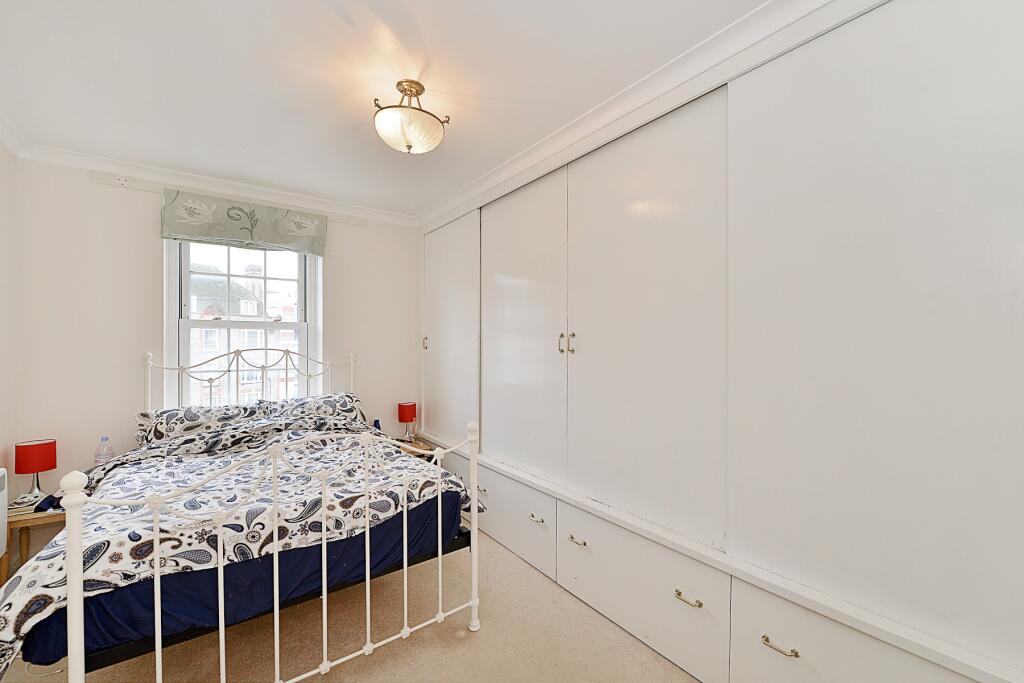 Apartment in London - View 5