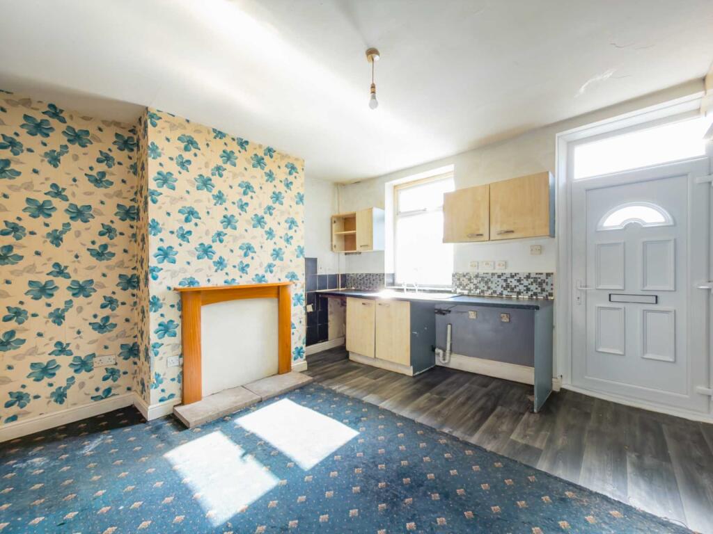Bradford Road, Birstall photo 2
