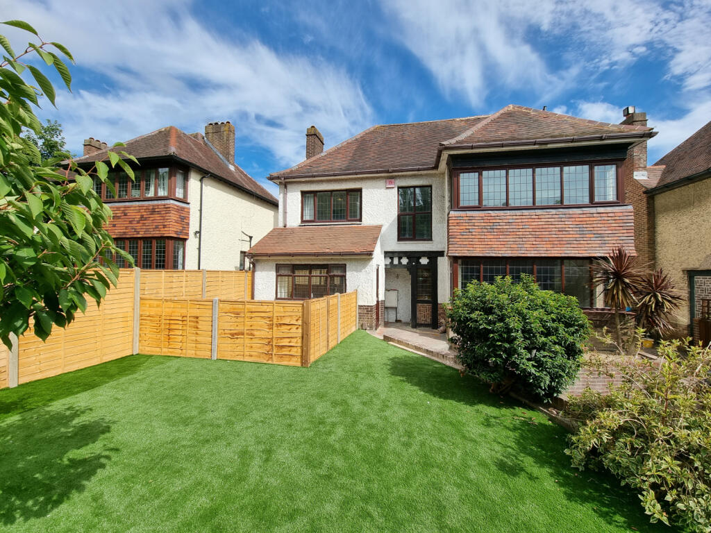 Main image of property: London Road, Cosham, PO6