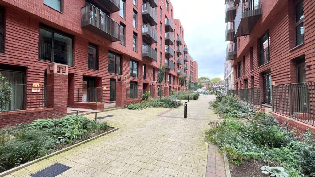 2-bed flat on Worrall Street, Salford, M5 4TU, £61,250