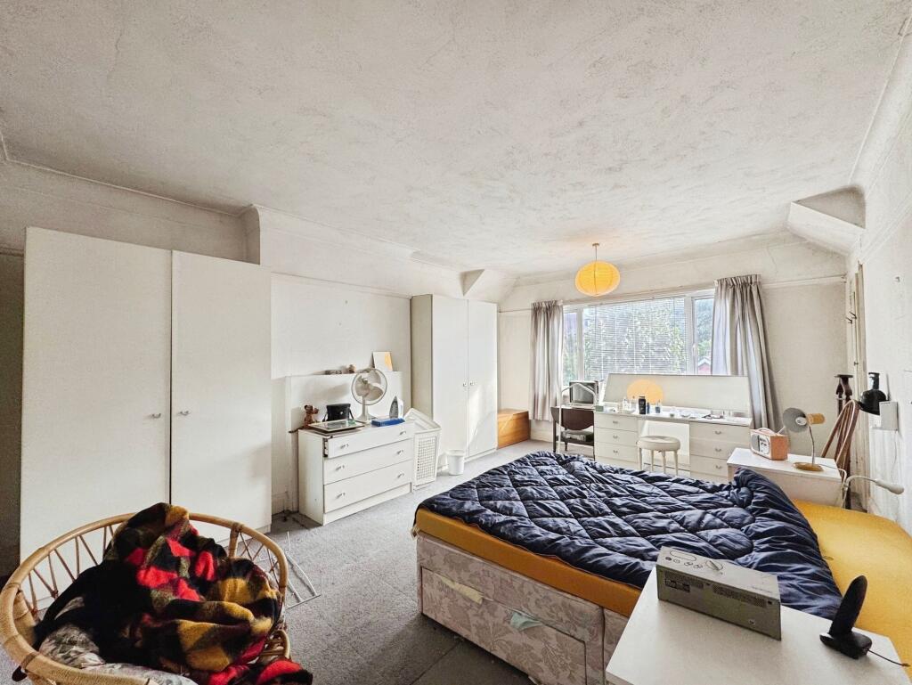 Sylvan Avenue, London, NW7 photo 4